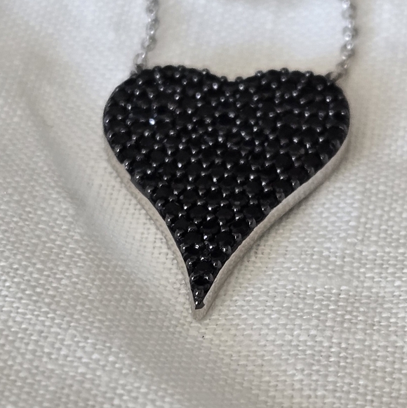 Elegant 925 Sterling Black Heart Pendant Necklace - Picture 9 of 14